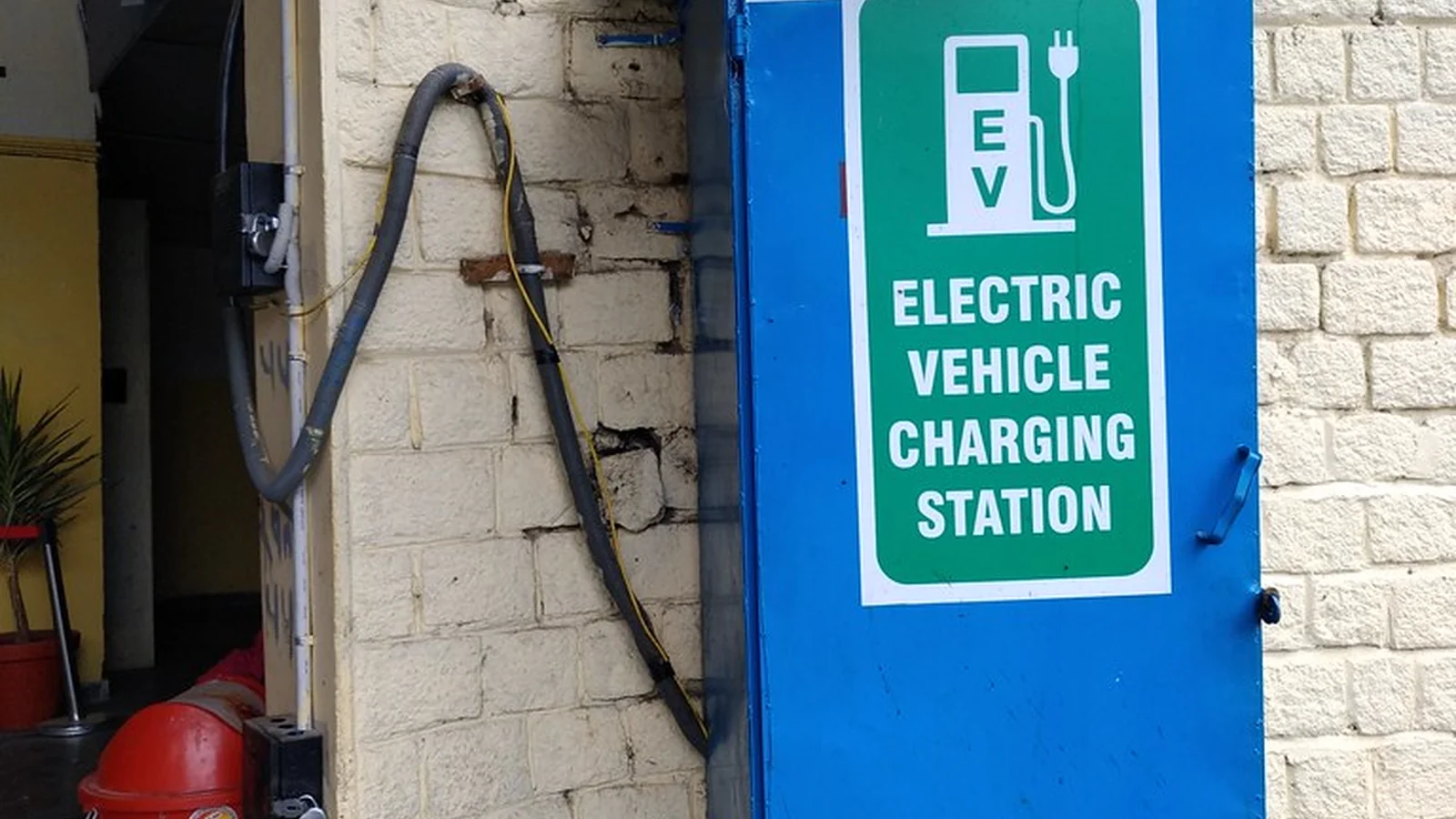 Hybrid Solar Storage Guide: How Solar Panels, Batteries, and Hybrid Inverters Work Together