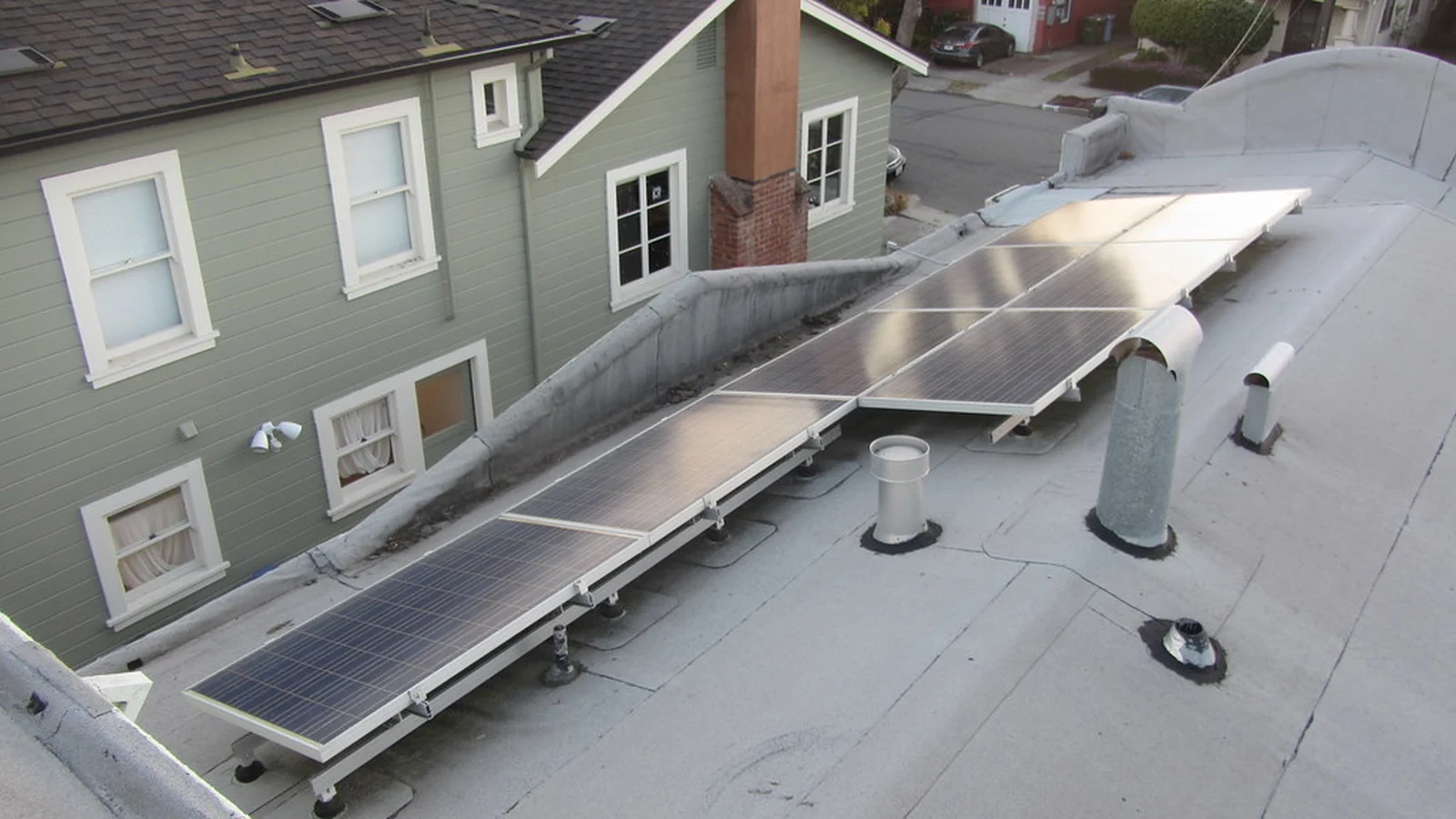 Maximizing Solar Harvest: Tilt Angles and Tracking Strategies